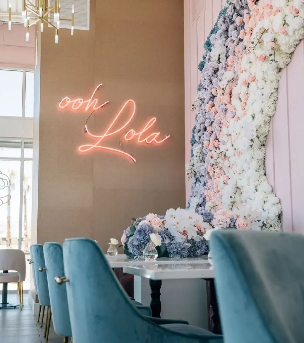 Café Lola interior