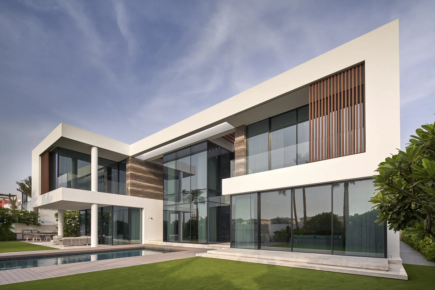 Modern UAE villa with aluminium and glass