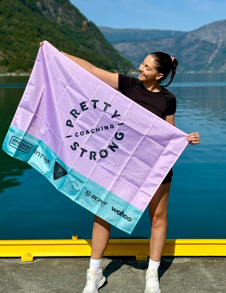 Frankie Forzoni with her Pretty Strong flag at Norseman