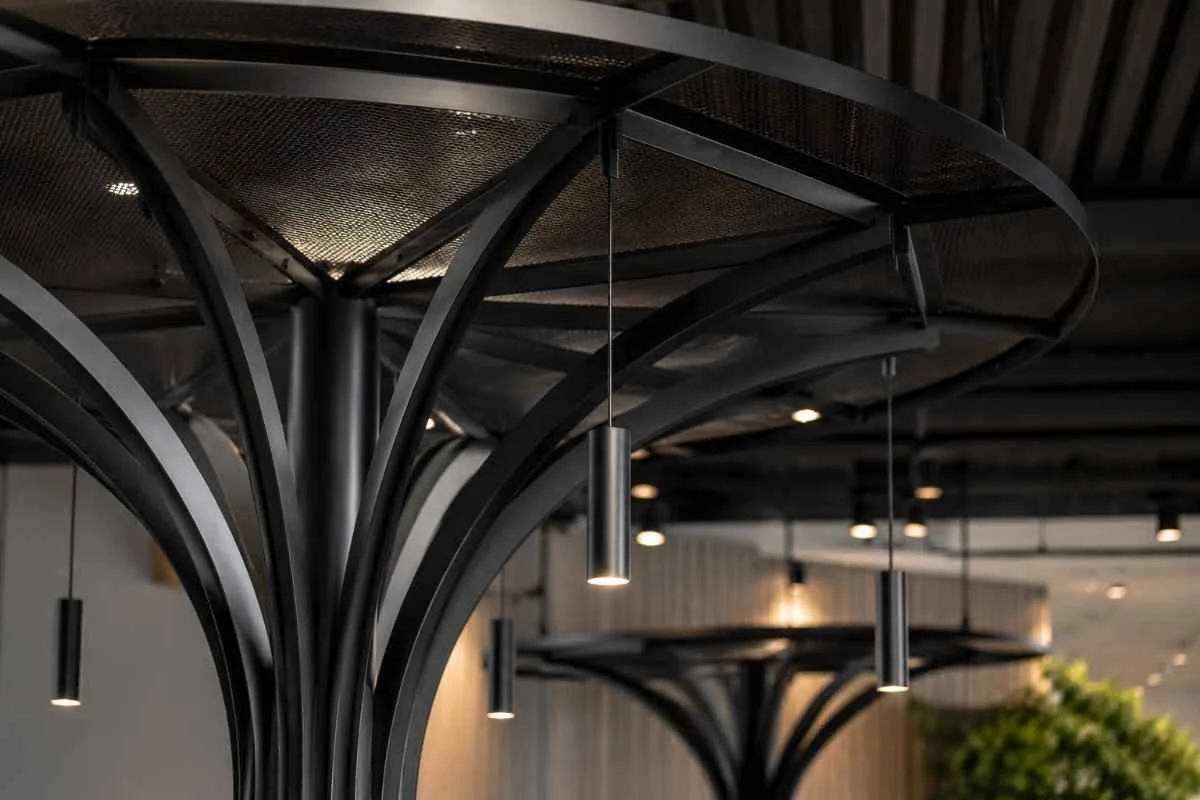 Metal fixtures and architectural components for electrostatic painting