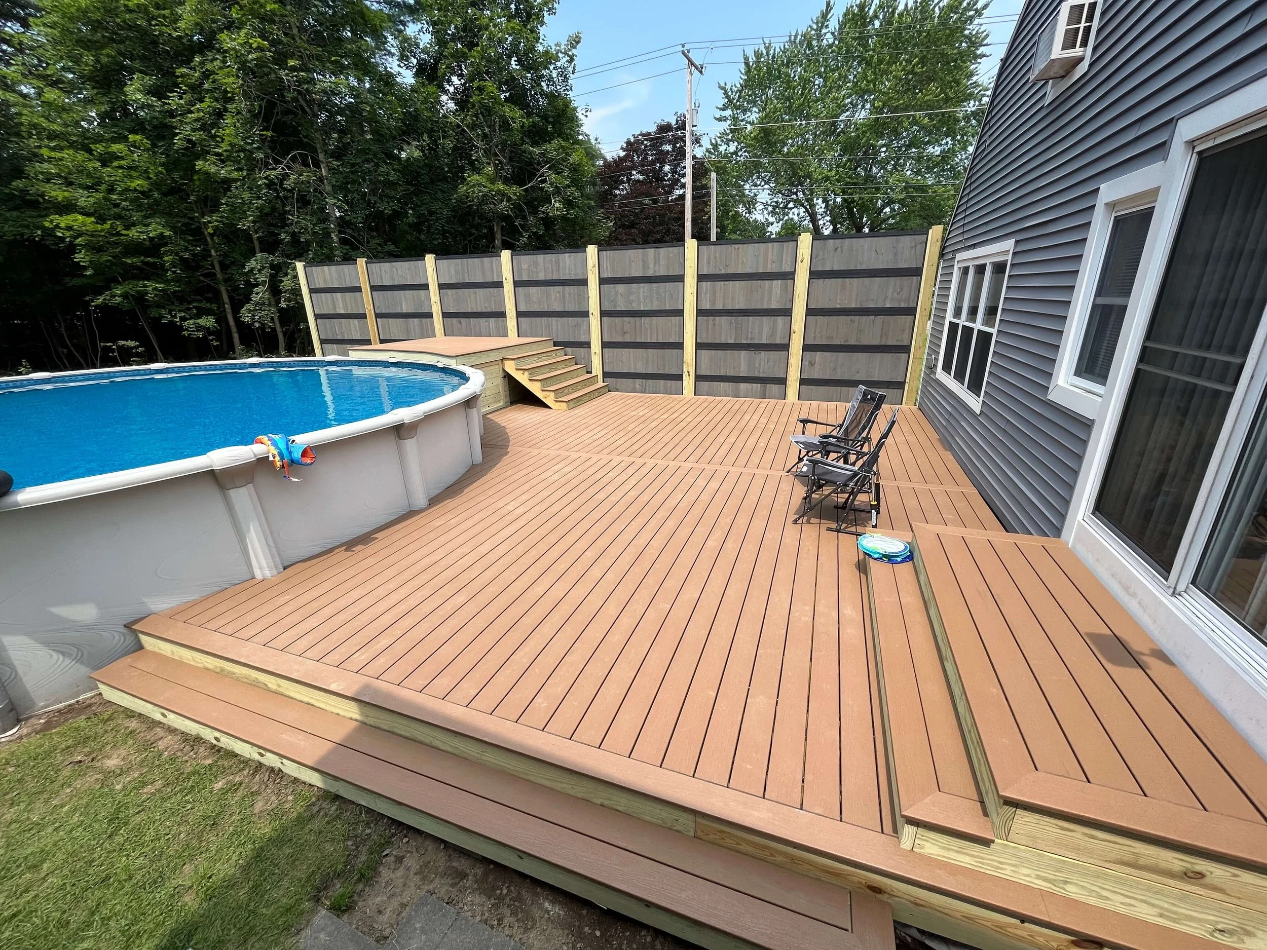 Deck 1
    