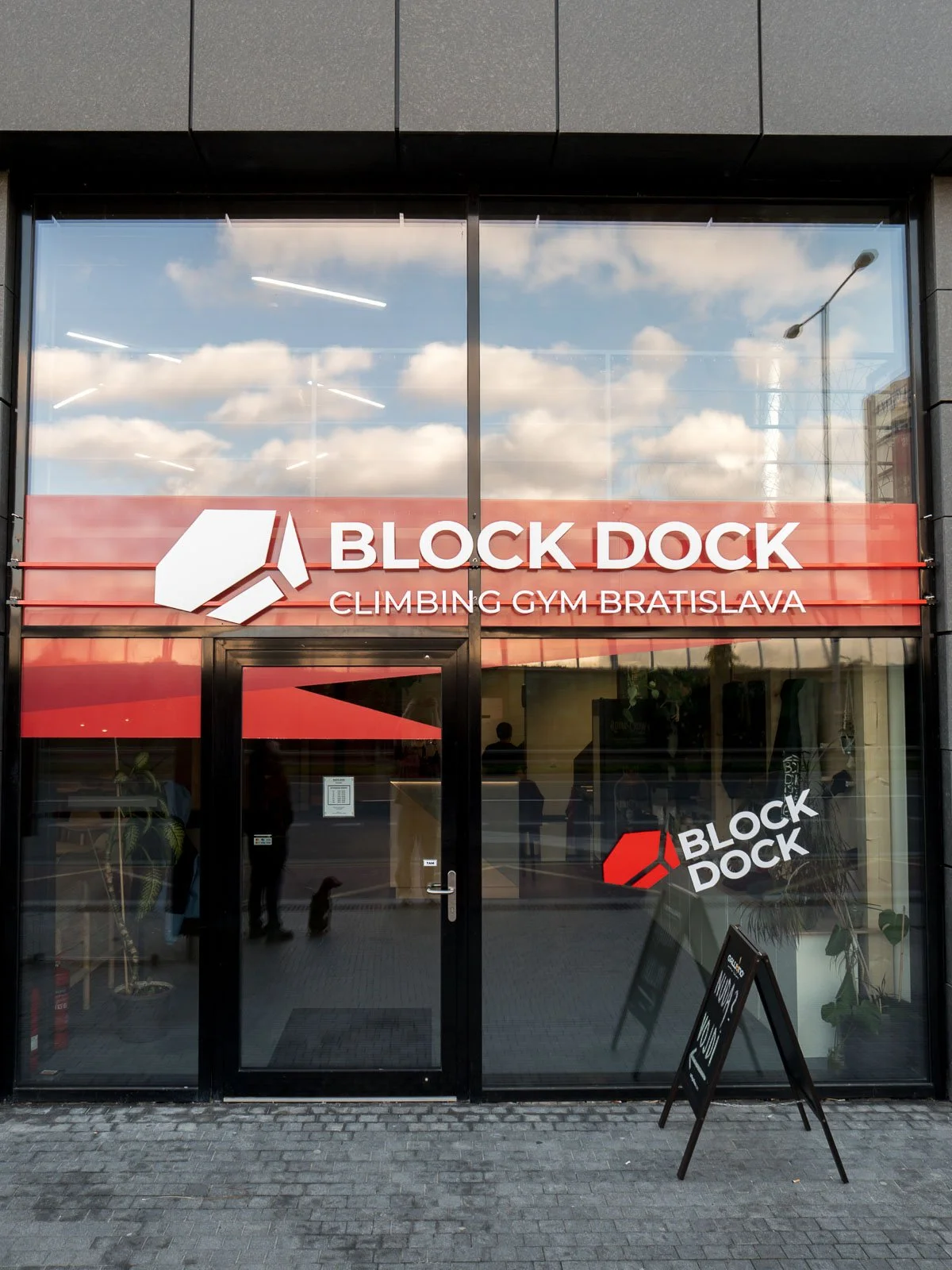 BLOCK DOCK Petržalka lezecká stena