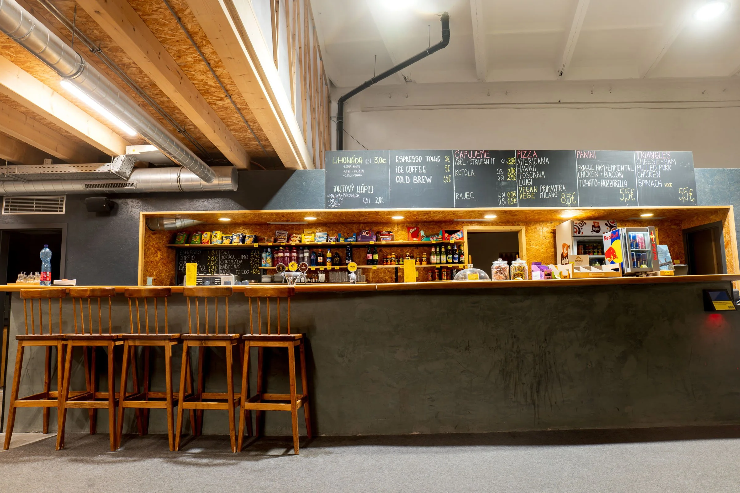 Bar v BLOCK DOCK Bratislava