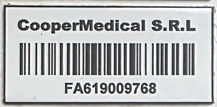 Placa de activo de CooperMedical con código de barras