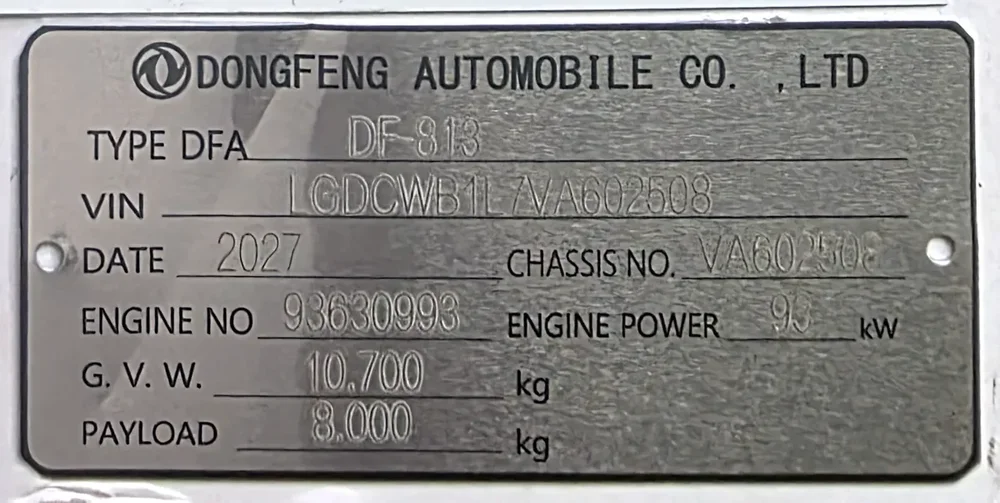Placa de identificación vehicular de Dongfeng en acero con VIN y datos del motor
