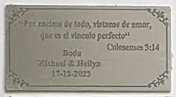 Placa conmemorativa de boda grabada con un versículo