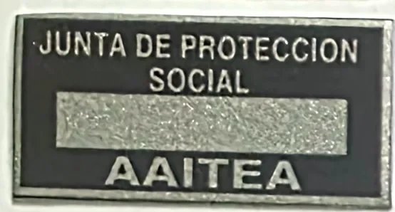 Placa negra de la Junta de Protección Social para AAITEA