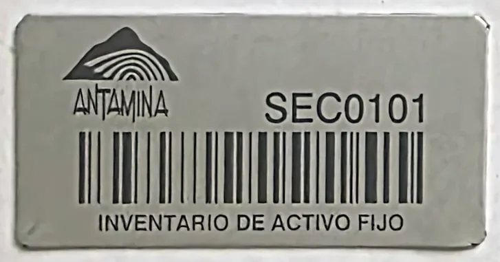 Placa de aluminio fotoanodizado Antamina para inventario de activo fijo con código de barras SEC0101