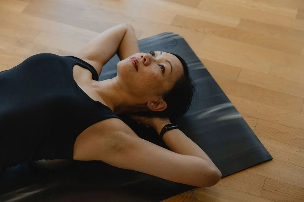 A client preparing for focused Mat Pilates practice