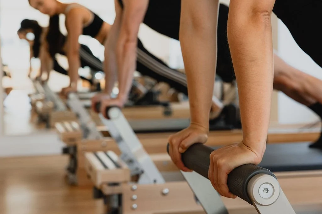Small-group Pilates Reformer class at Studio Mōtus in Zürich Enge