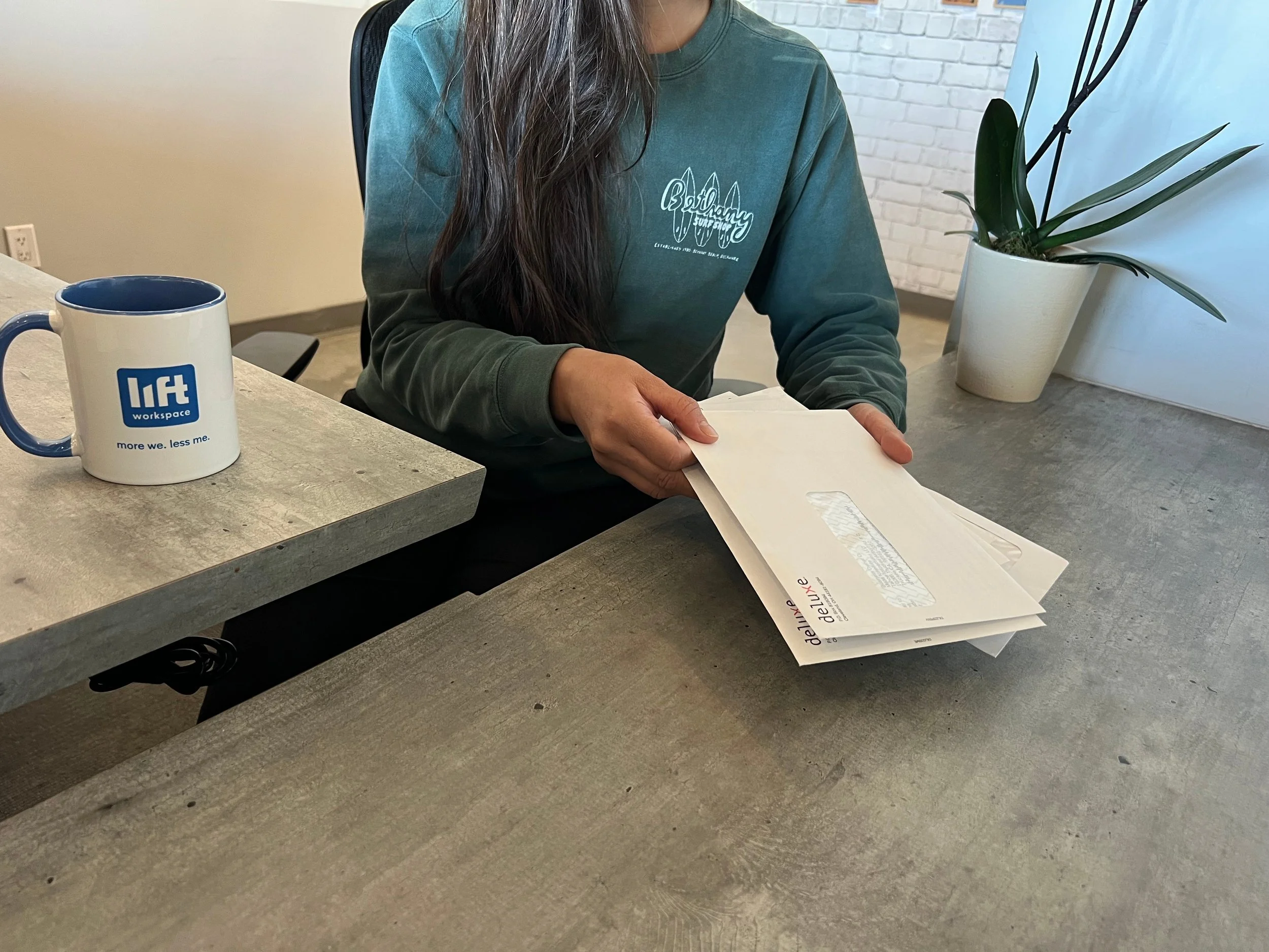 Business address and mail service