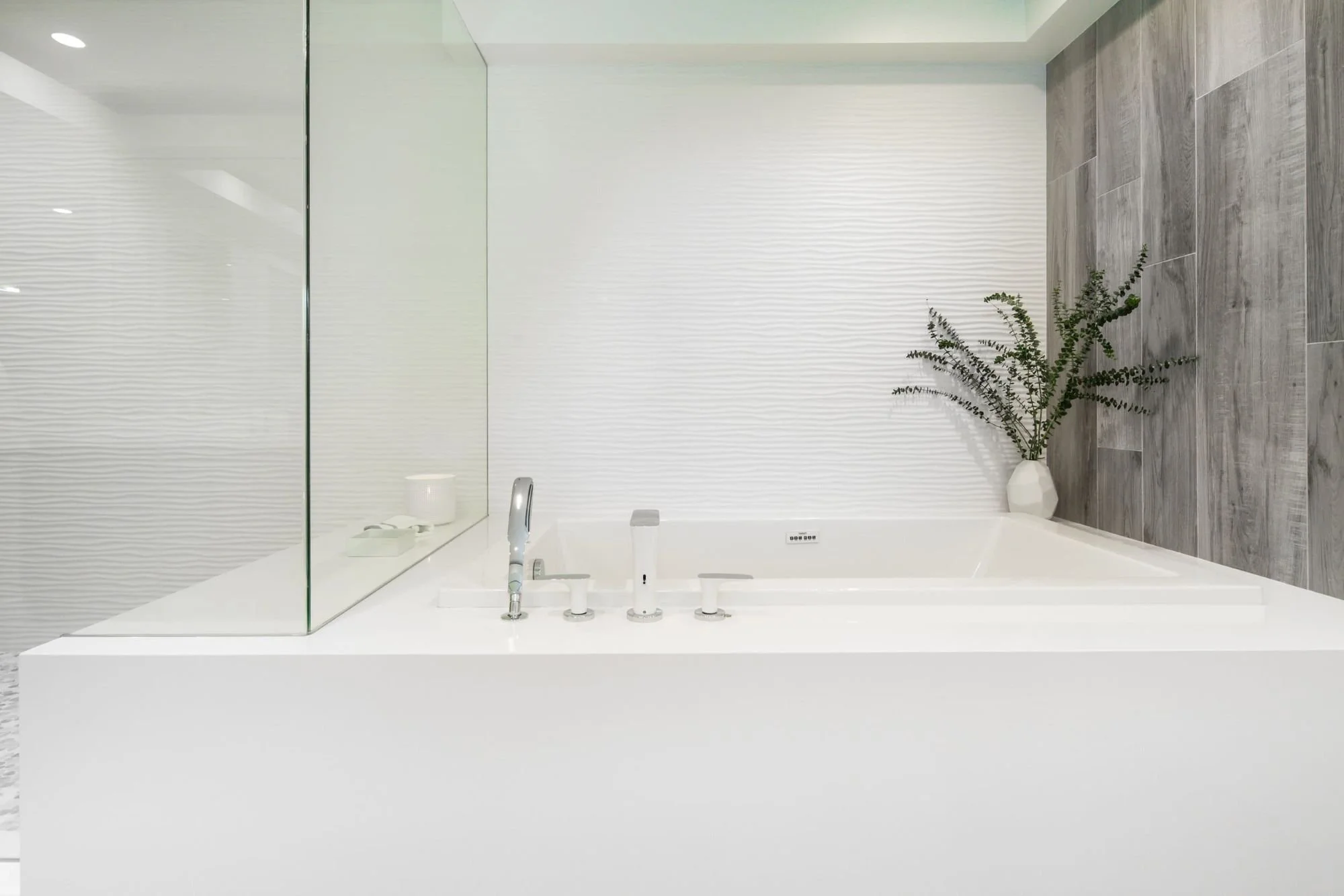 Modern bathroom remodeling in Diamond Bar