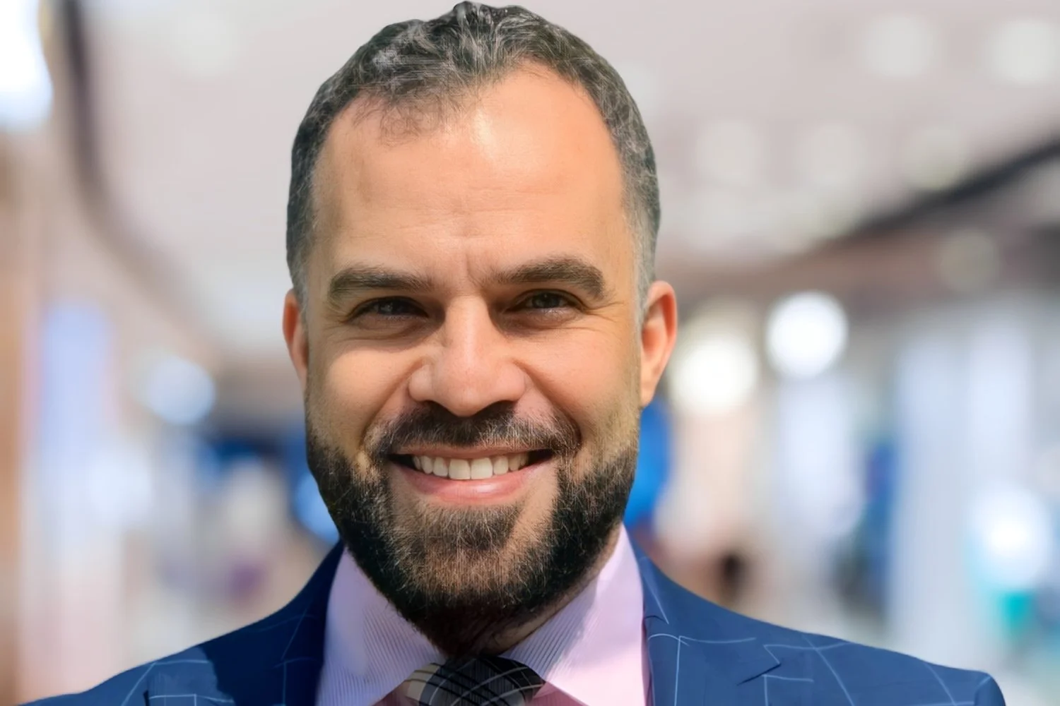 Dr. Sofiane El Djouzi, bariatric surgeon serving the Chicago area