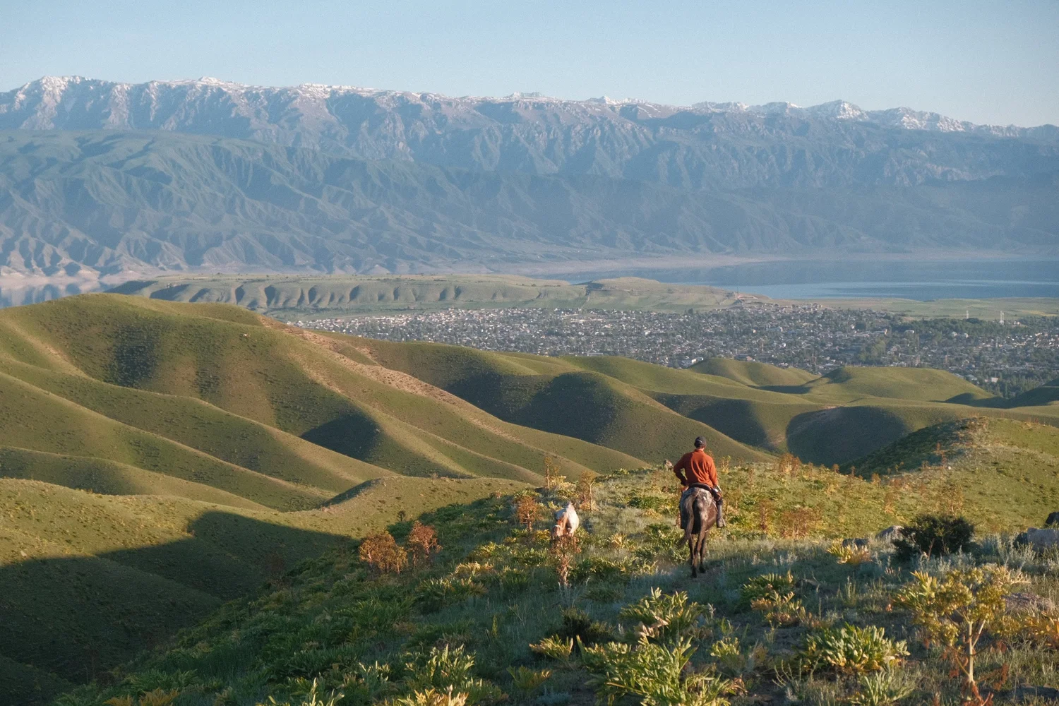 Green hills in golden evening light above the Toktogul valley