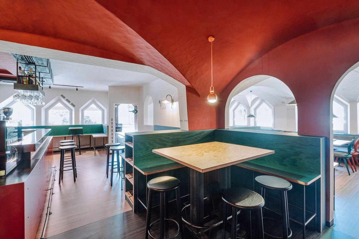 Biwak 12 — Sexten, interior of the vaulted dining room