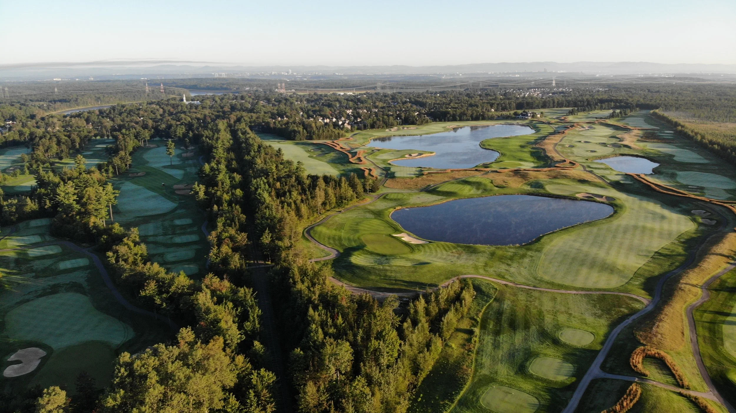 Vue aérienne panoramique des 36 trous du Golf La Tempête