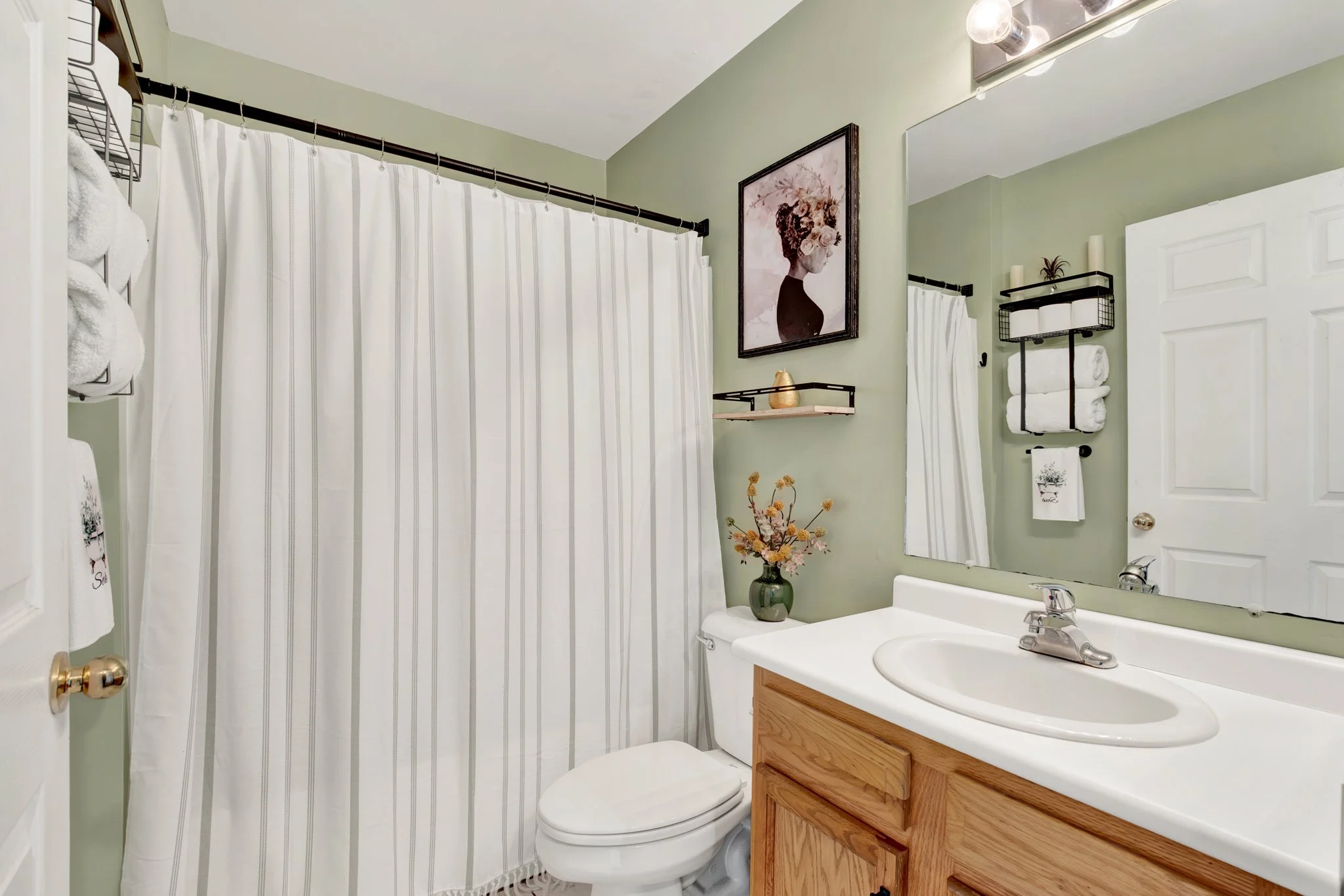 Photo-ready bathroom example