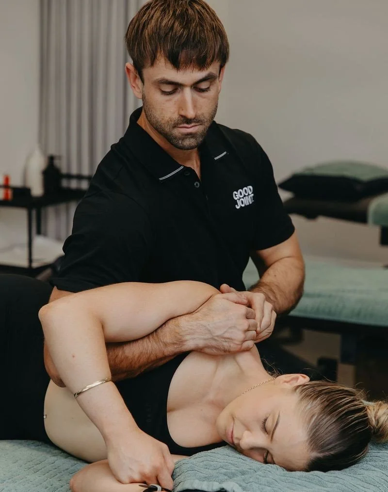 Signs & Symptoms of Frozen Shoulder