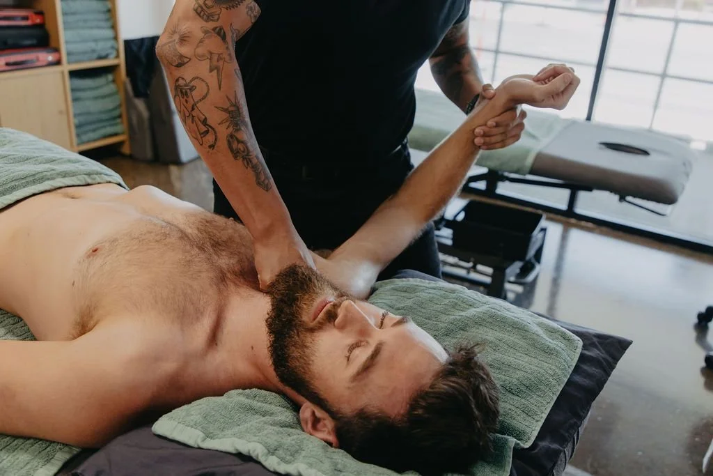 Shoulder pain treatment at The Good Joint