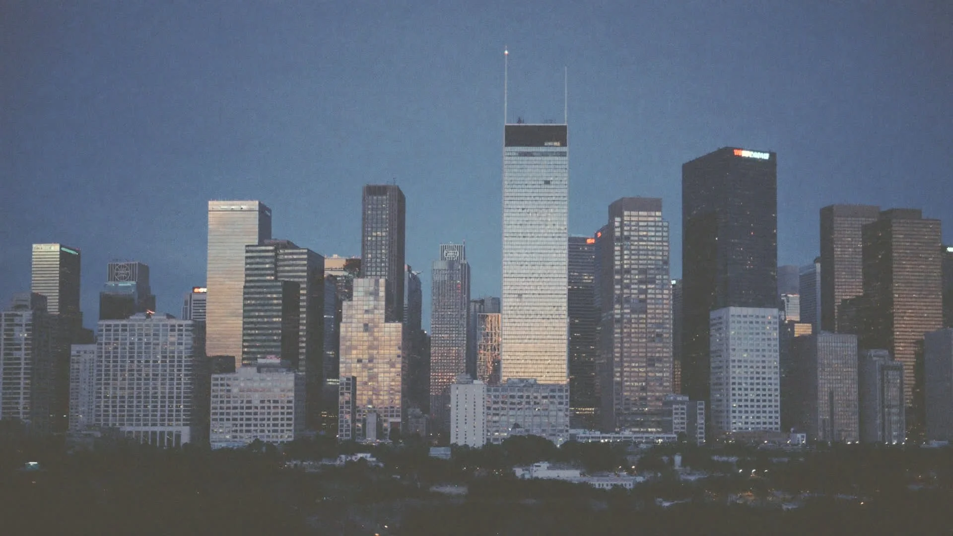 Downtown Chicago skyline at dusk