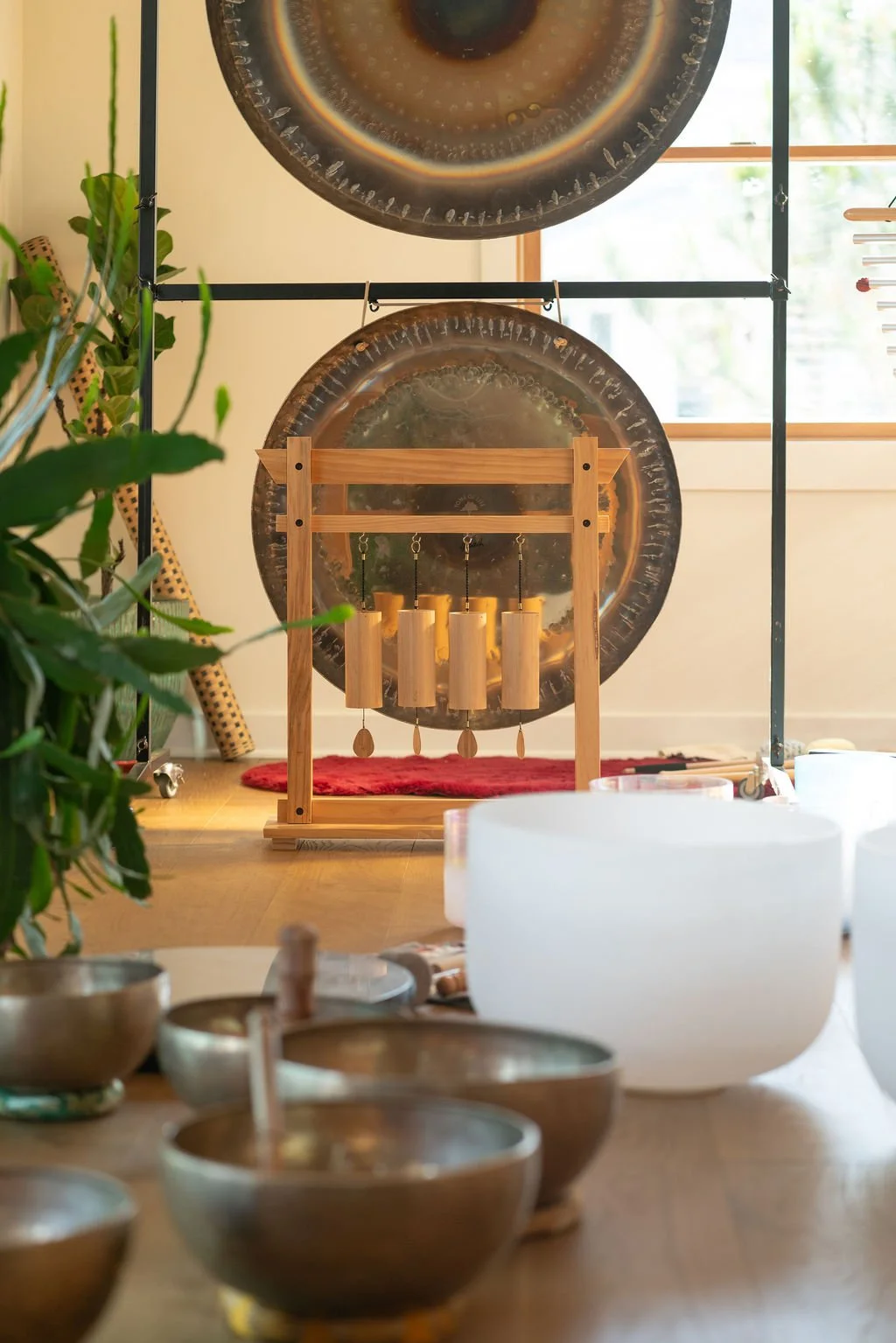 Gong and candlelight in the sanctuary