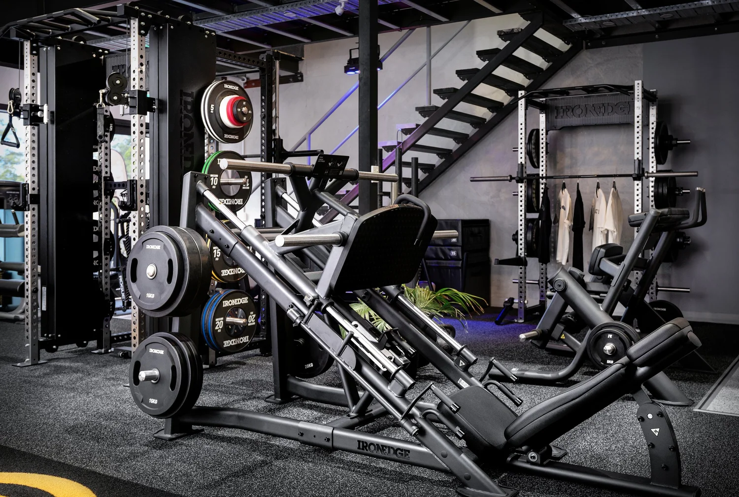 Plate-loaded leg press and Ironedge plate storage in the LUXGYM showroom