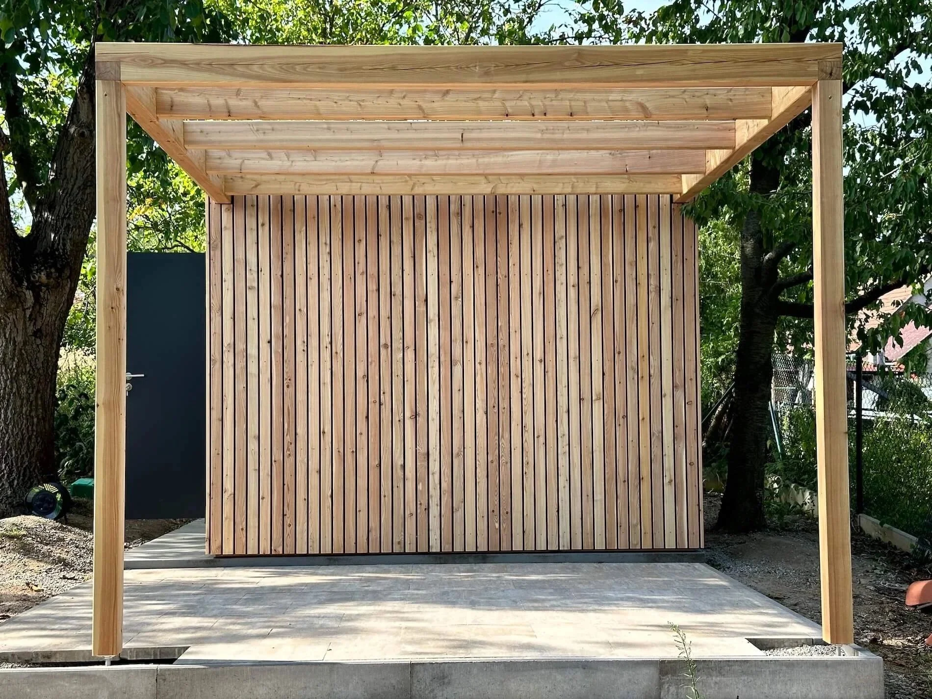 Zahradní domek z modřínových latí