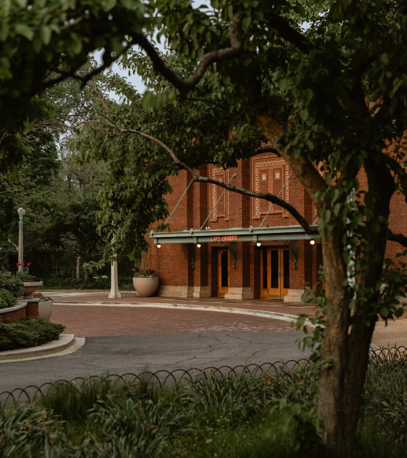 A sample photo from Evening Cue showing Cafe Brauer's exterior.