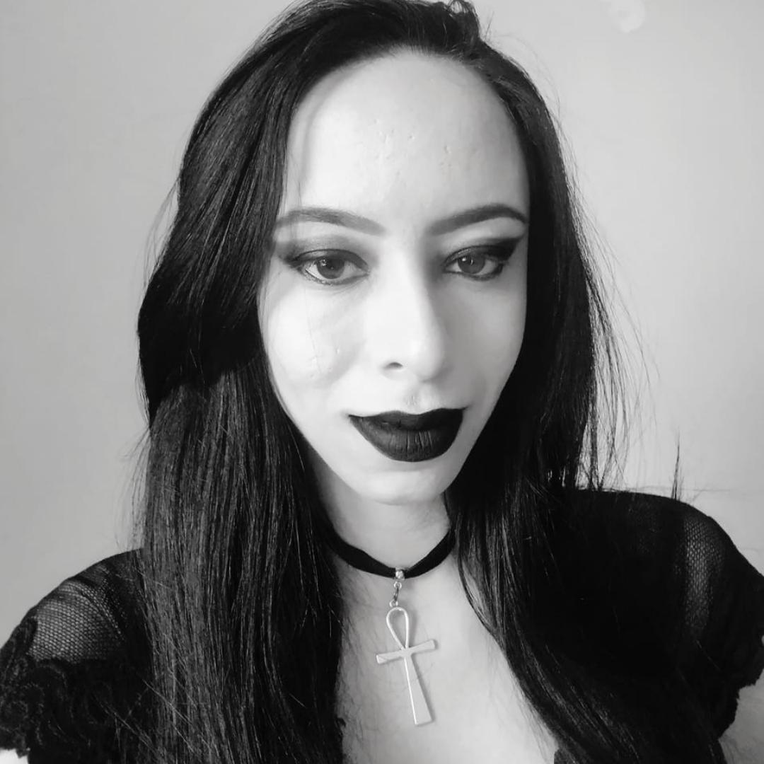 Foto da autora Júlia Trevas