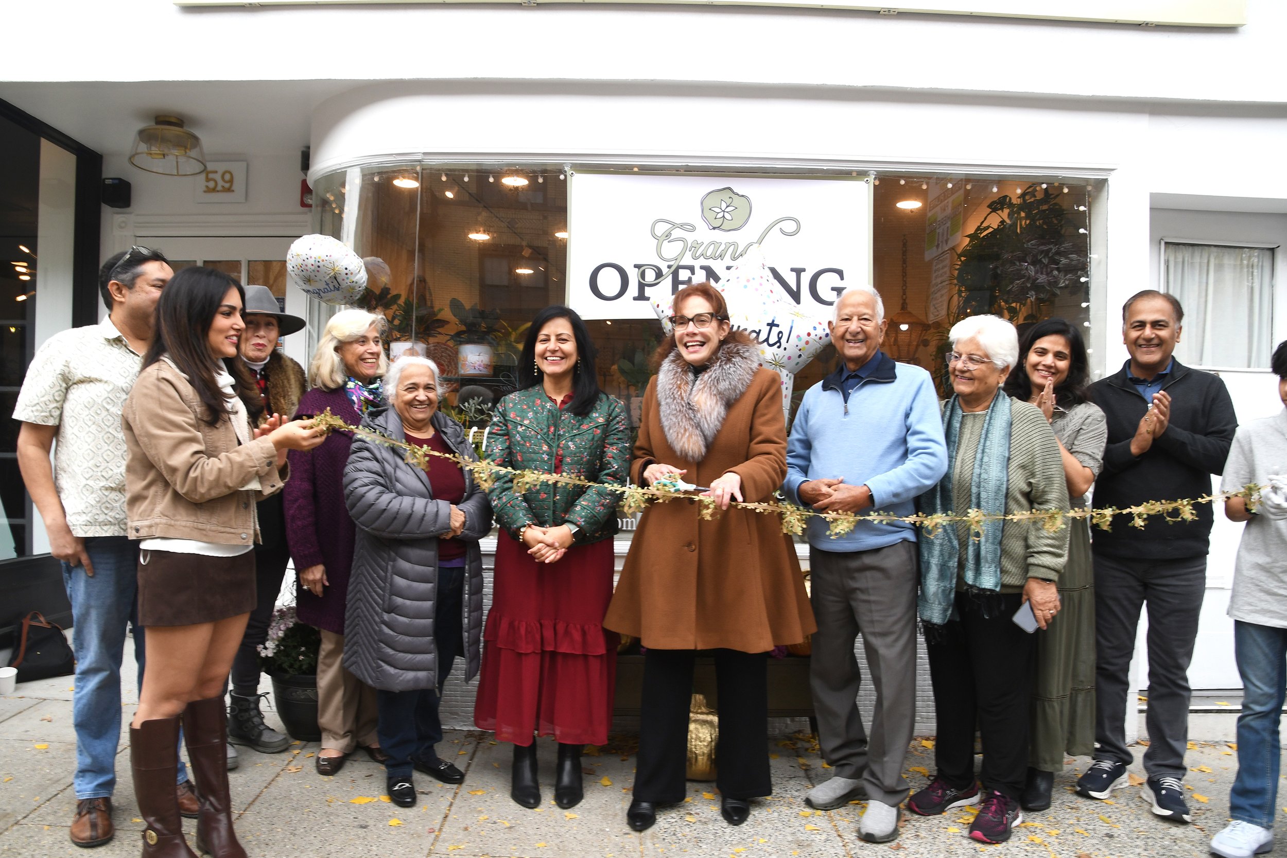 Ribbon cutting at Sunroom Plants opening