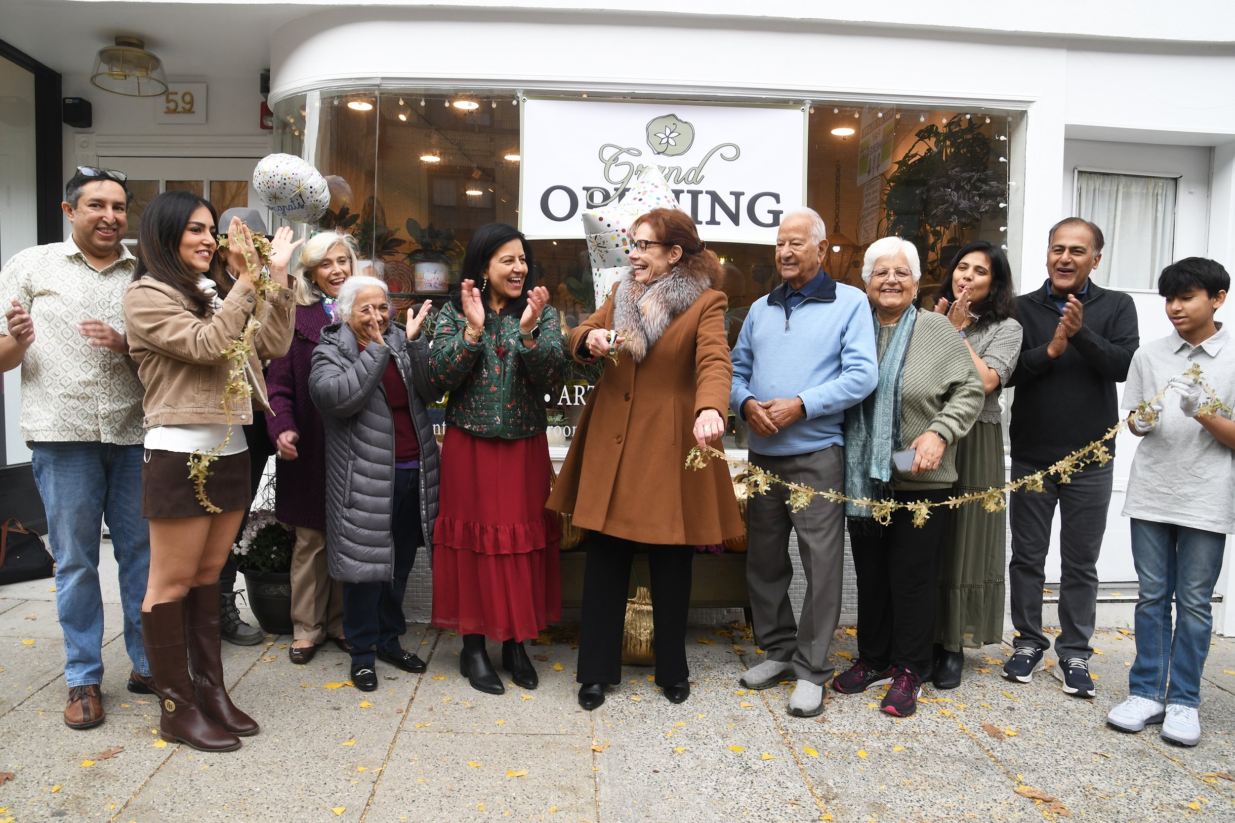 Ribbon cutting at Sunroom Plants opening