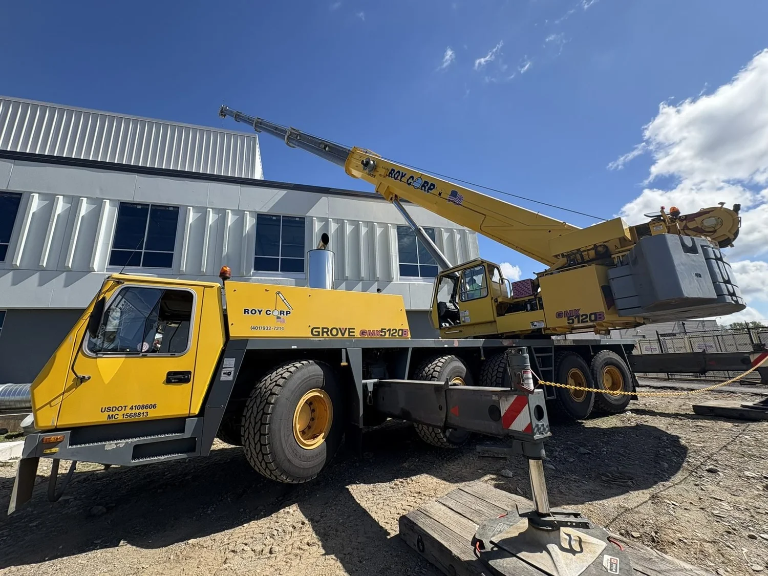 Roy Corp Grove GMK5120B 120-ton all-terrain crane on outriggers
