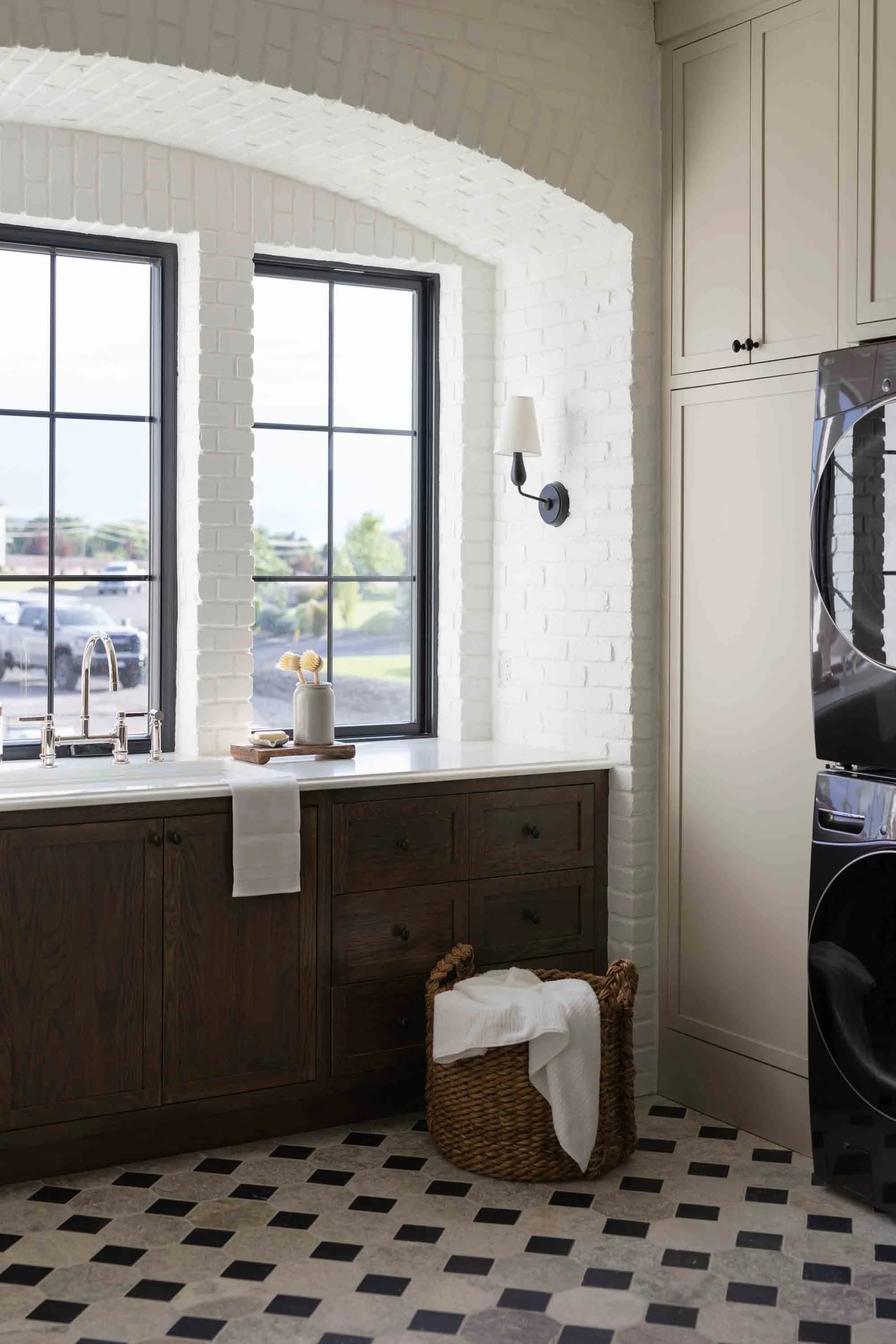 Laundry room with a farmhouse sink