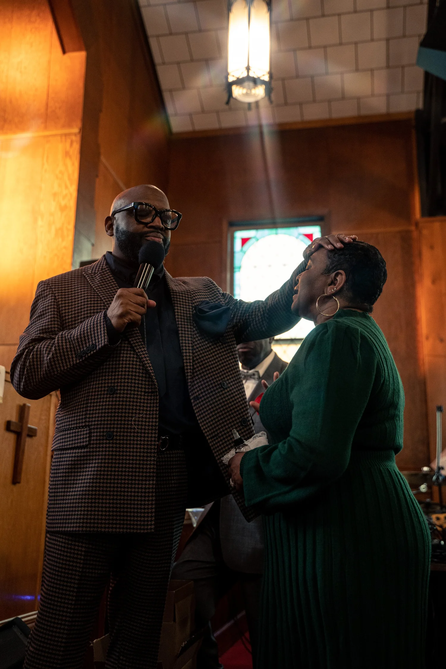 A minister prays over a woman at LFT, one hand on her forehead