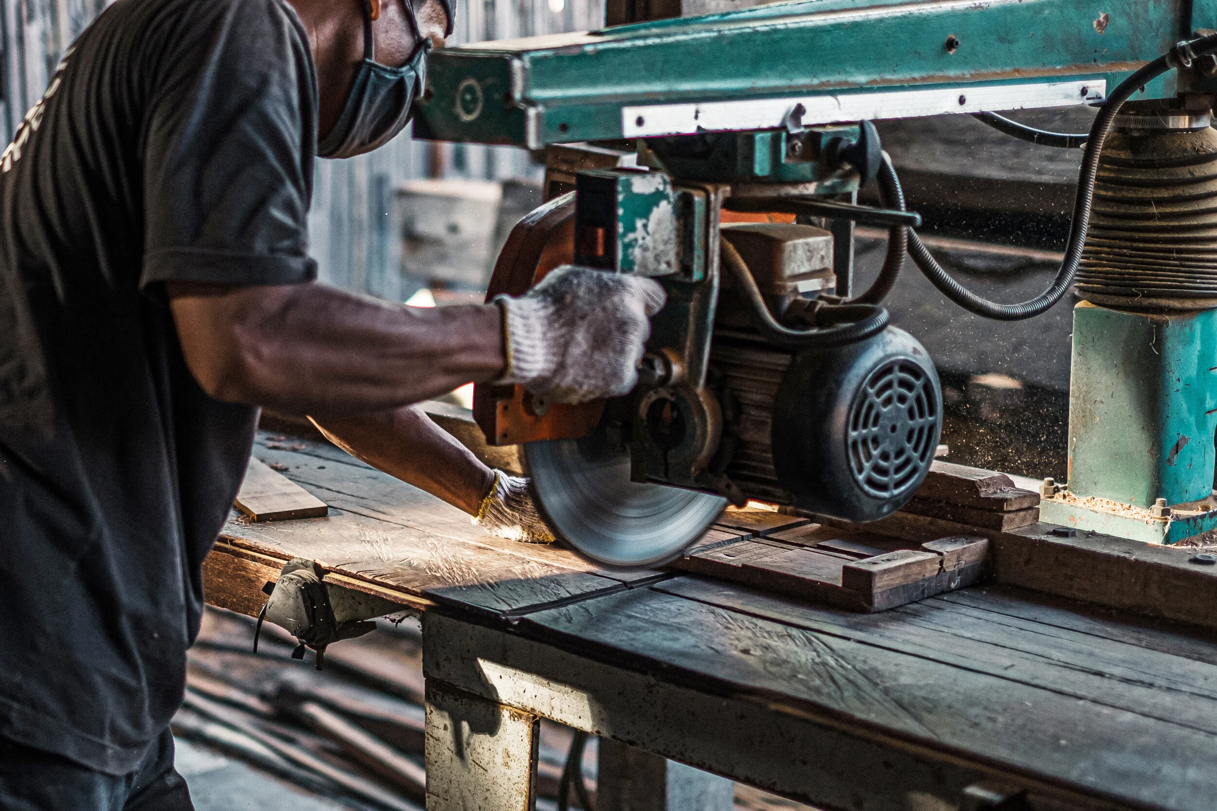 Naturanexa carpenter machining reclaimed Ulin in Bali