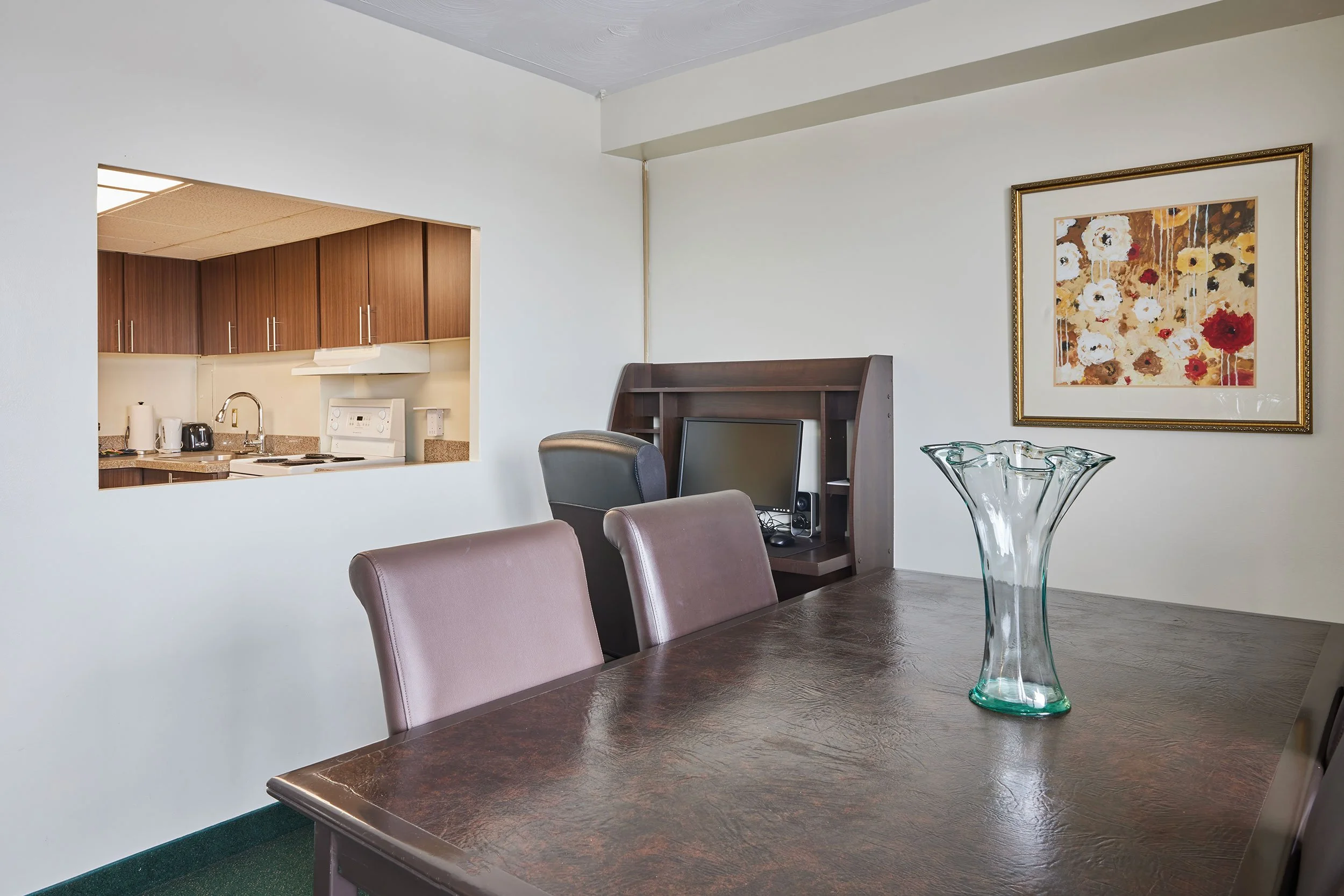 Signature Dining Room at The Business Inn & Suites