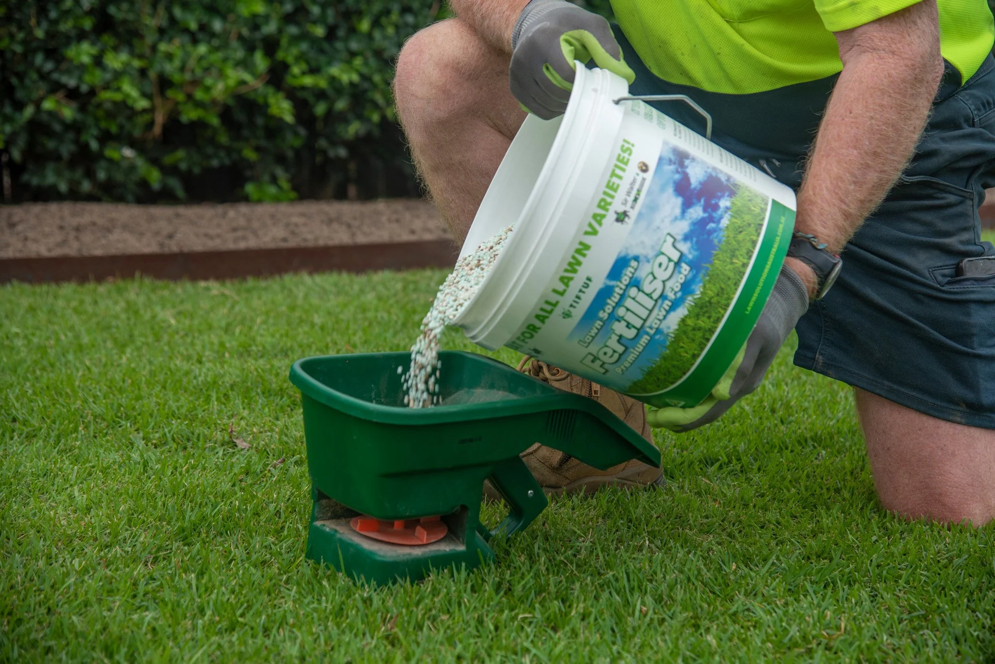 Autumn lawn care Perth fertilising