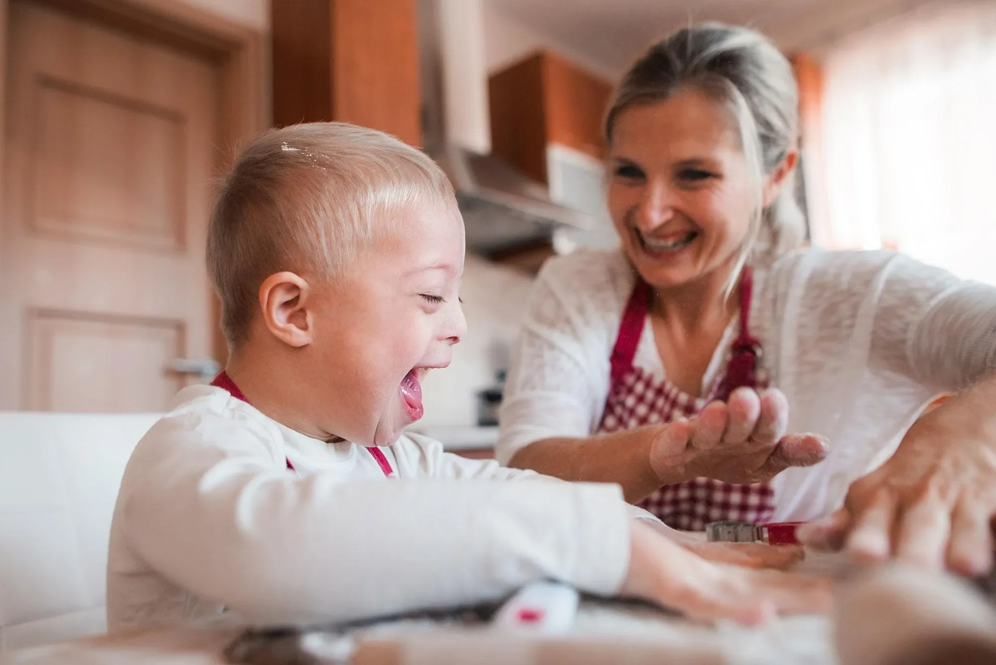 Therapist providing mobile therapy in a home setting