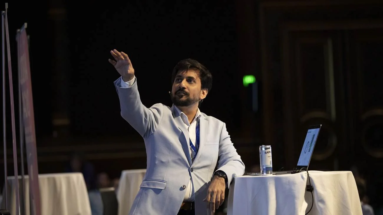 Raghav Sehgal speaking at the Aging Research and Drug Discovery meeting, 2024