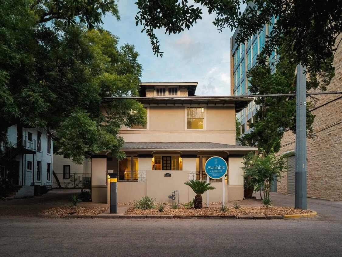 1305 San Antonio St front