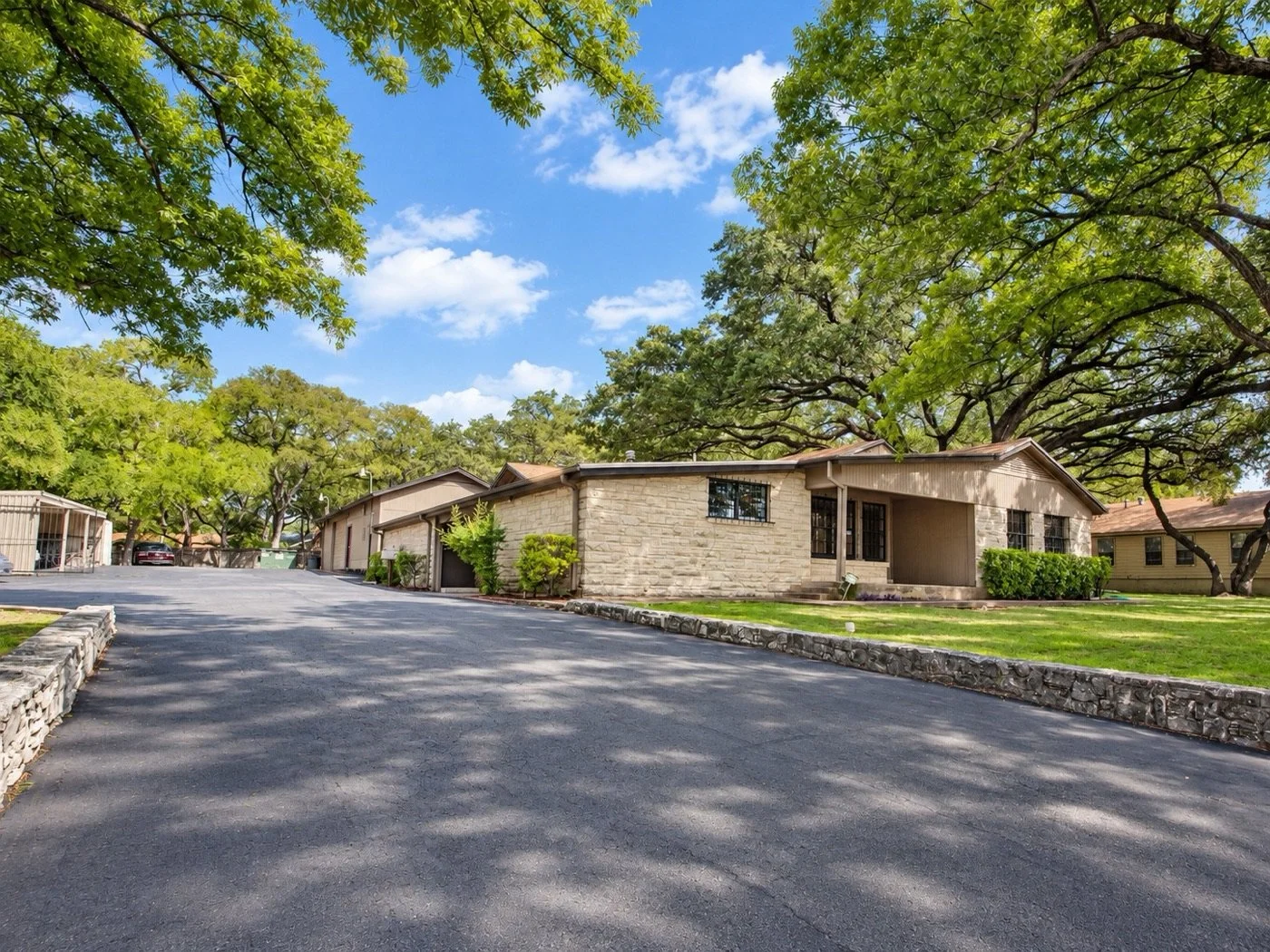 8411 N Interstate 35