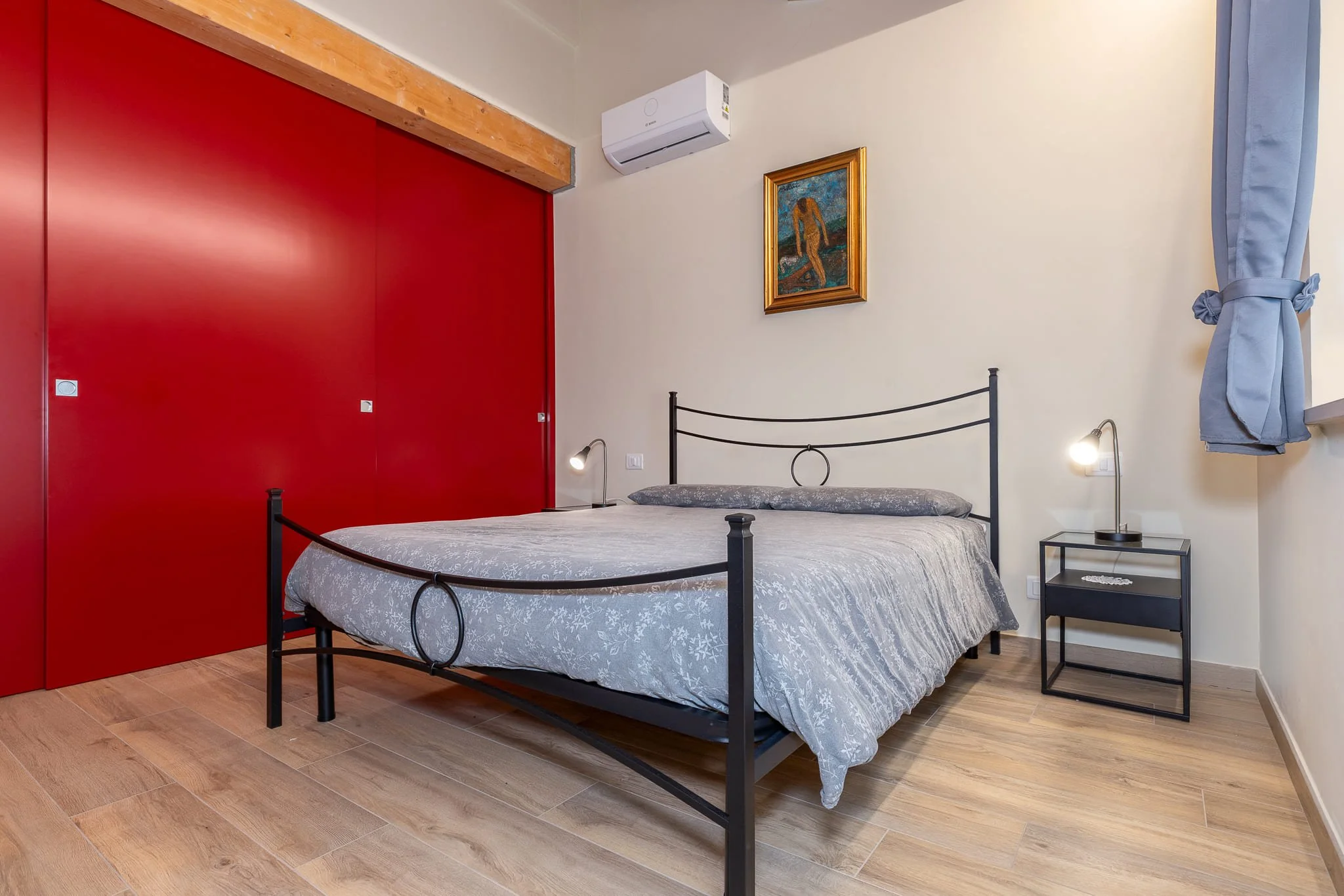 Camera matrimoniale - dopo foto professionale Andrea Curzi, fotografia interni B&B Marche