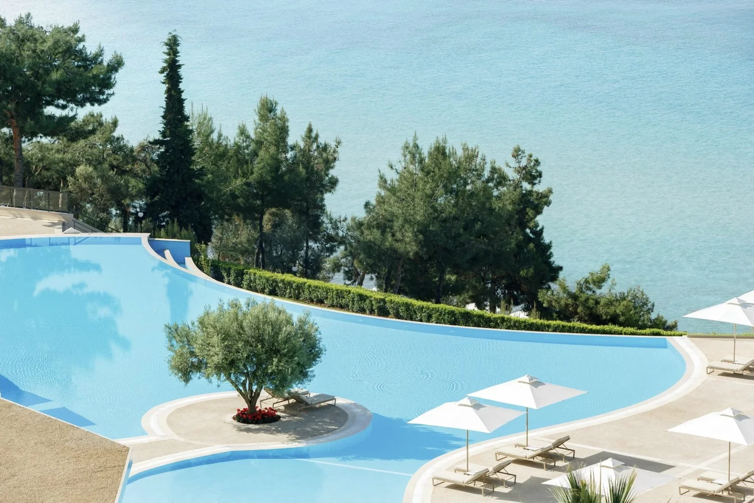 The infinity pool above the sea