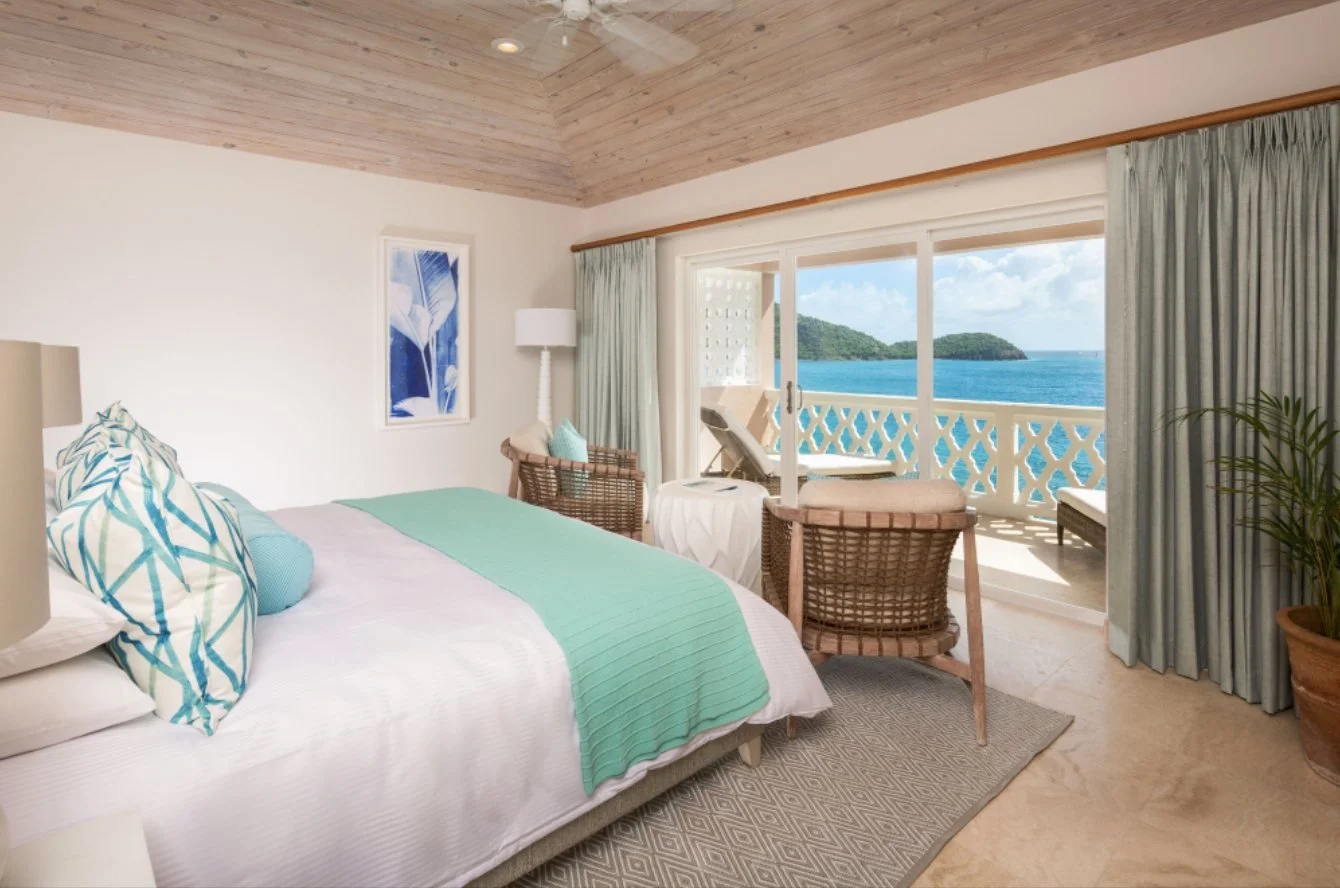 A newly renovated Bluff Room with sea views