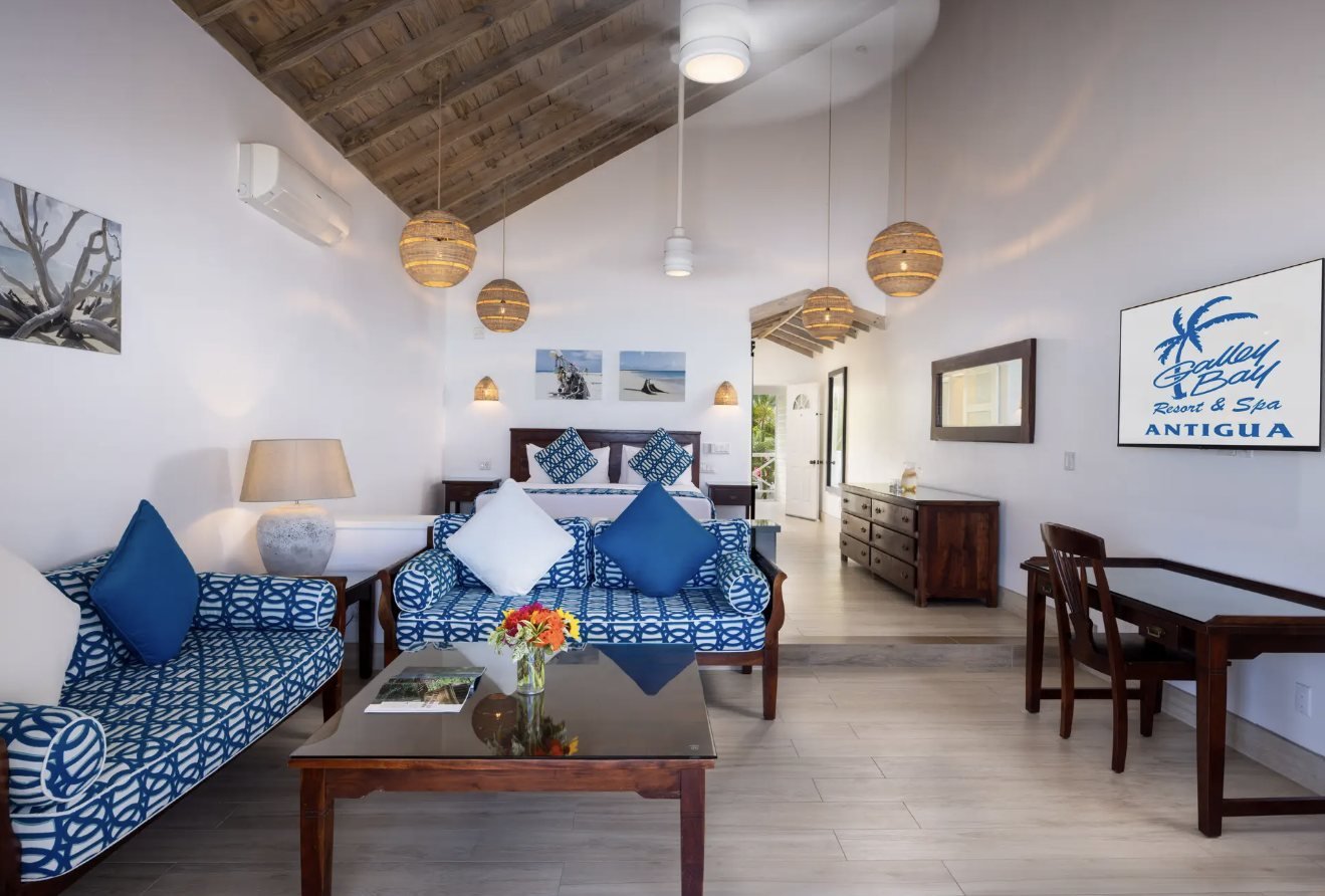 A Premium Beachfront Suite sunken living area