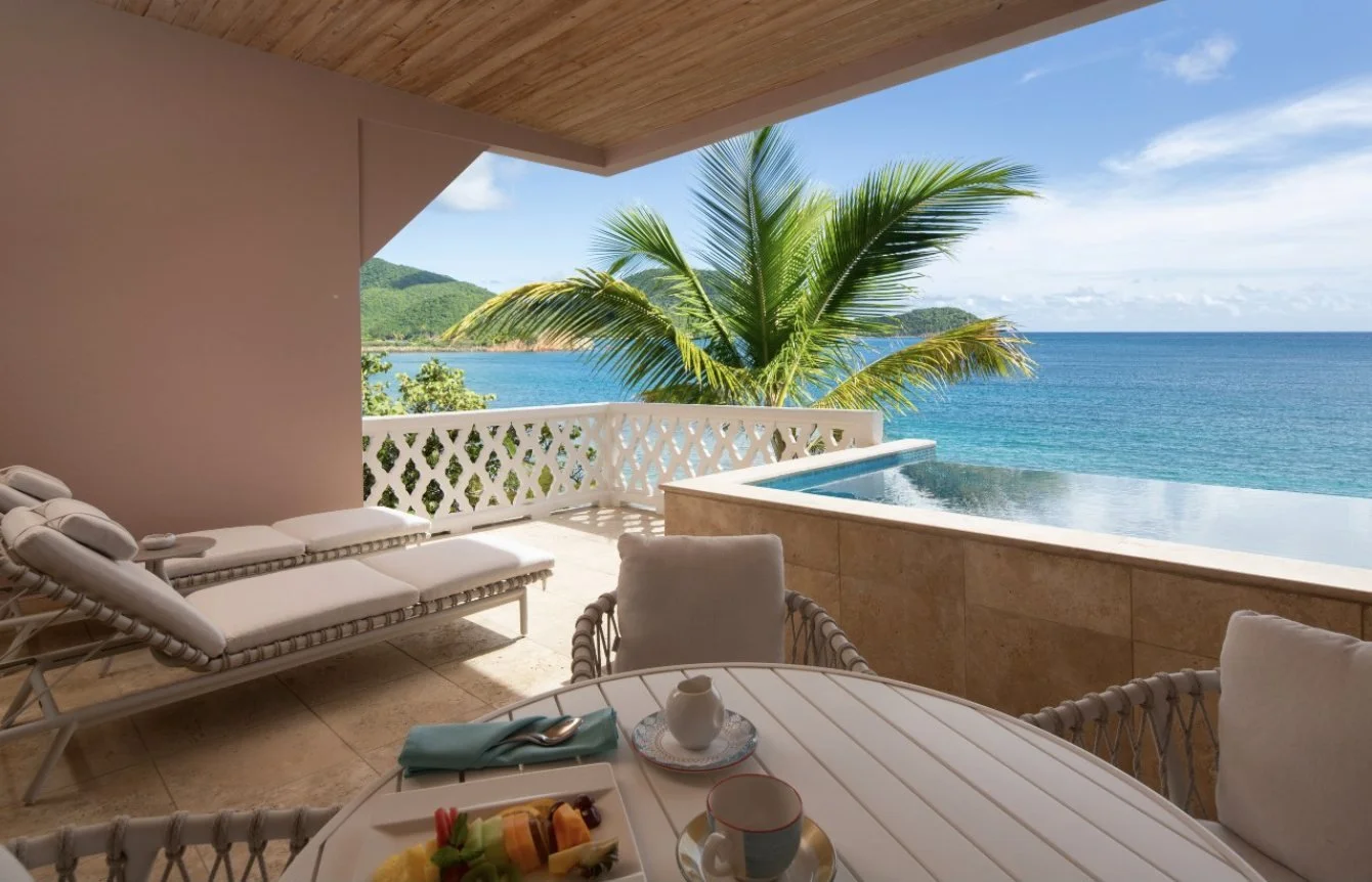 The Cliff Suite patio with its soaking pool over the sea