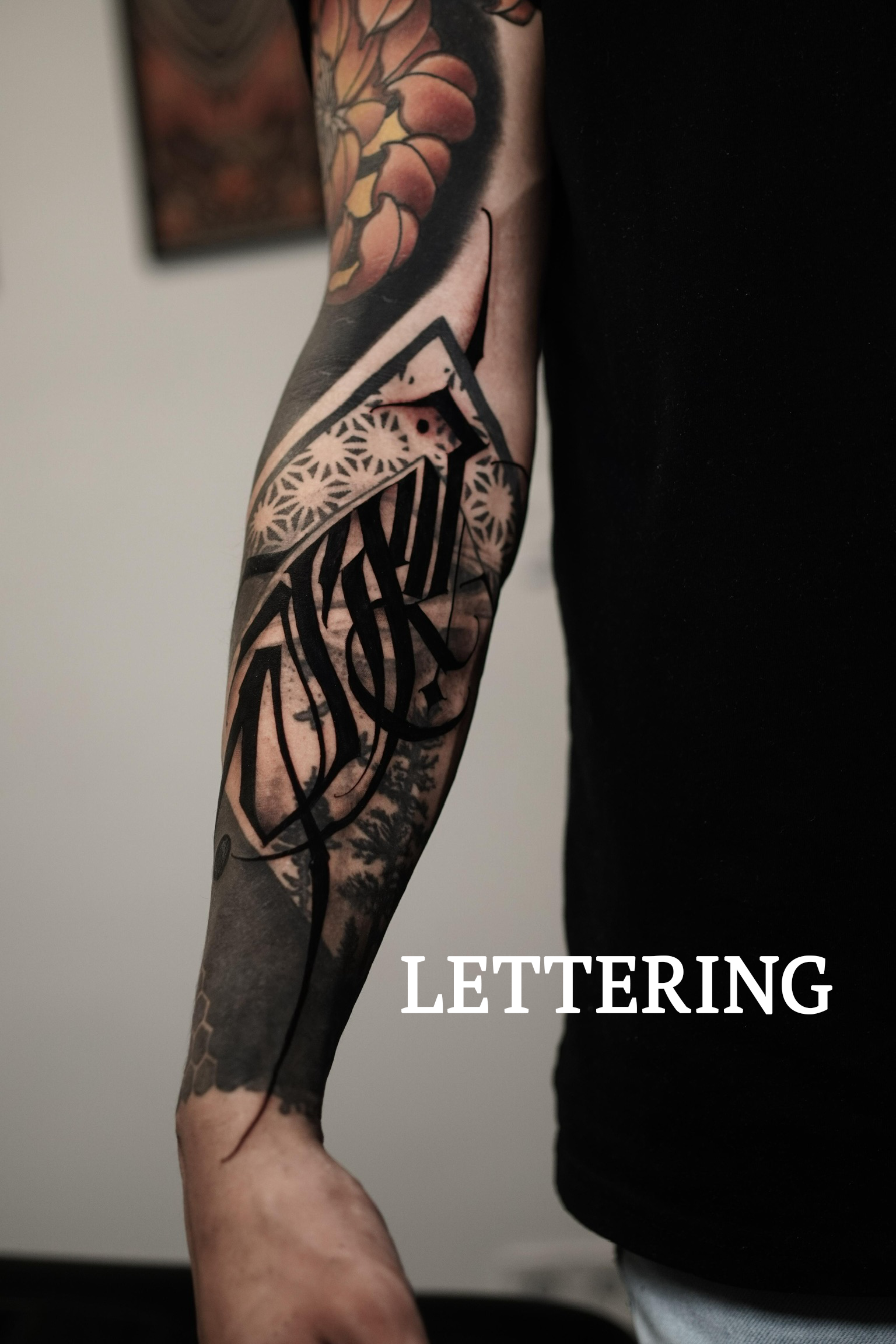 Tatuaje lettering en Sacred Ink Madrid