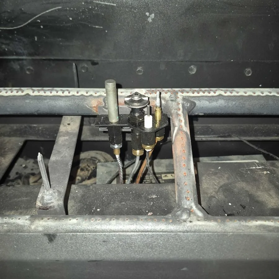 Gas fireplace burner and pilot assembly