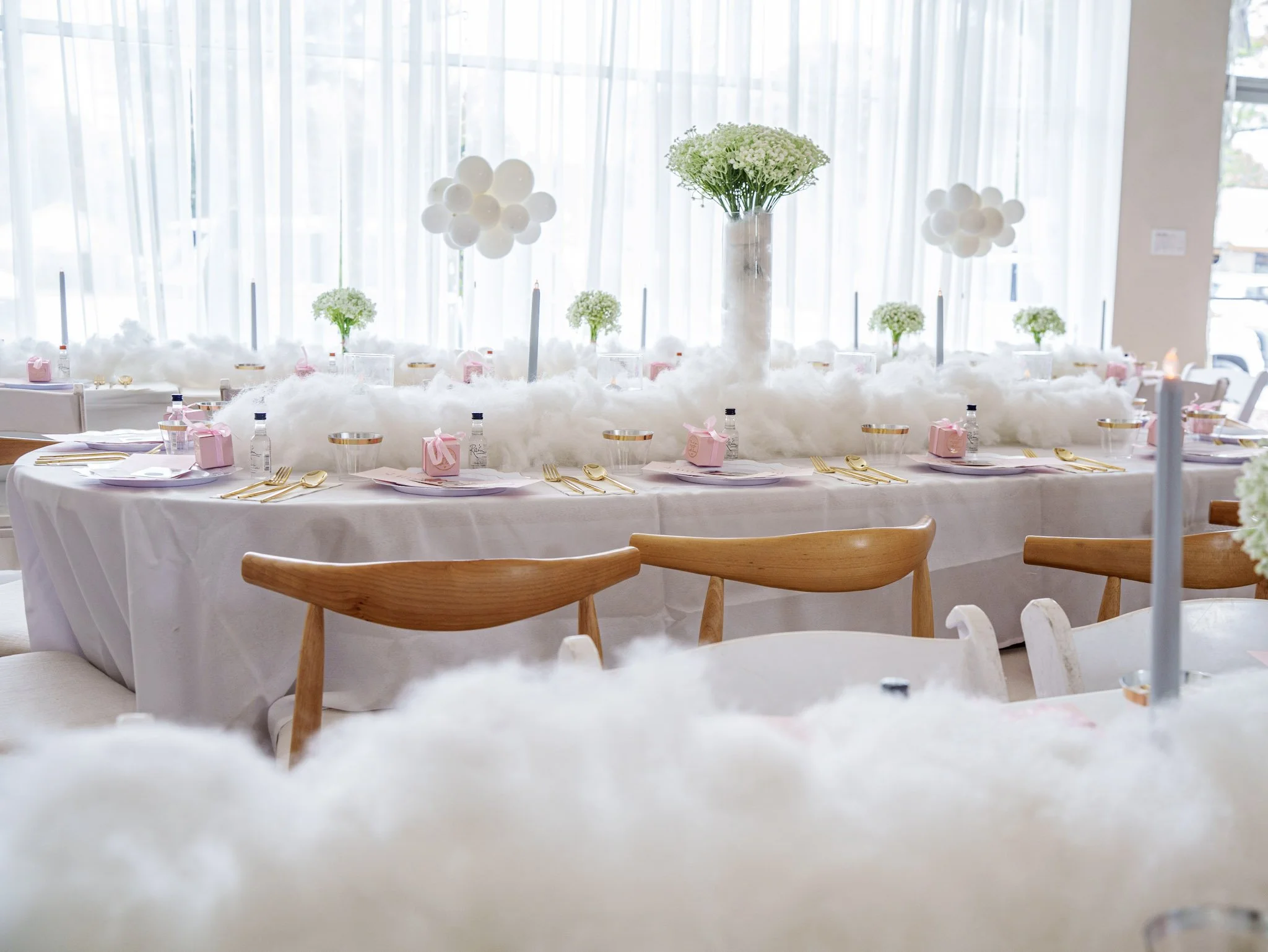 Event tablescape in white, pink and gold