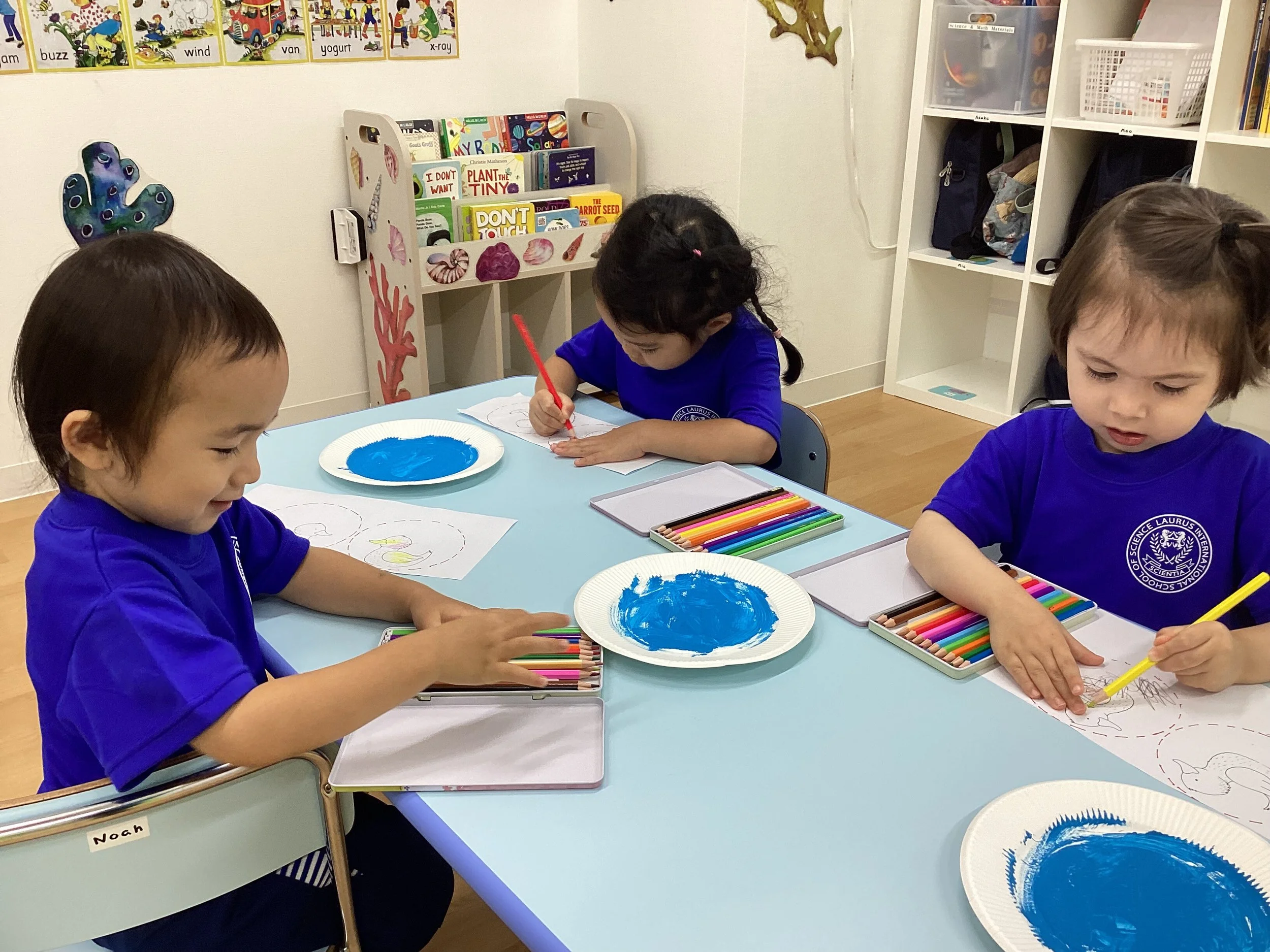 アート活動で創造性を発揮する子どもたち